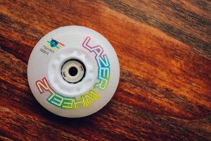 چرخ اسکیت فلایینگ ایگل مدل چراغ دار و جرقه ای 7 FLYING EAGLE 76 LED LAZERWHEELZ SPARK 88A AZUL 4