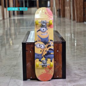 اسکیت برد طرح مینیون‌ها با طراحی شاد و مناسب برای آموزش و تفریح